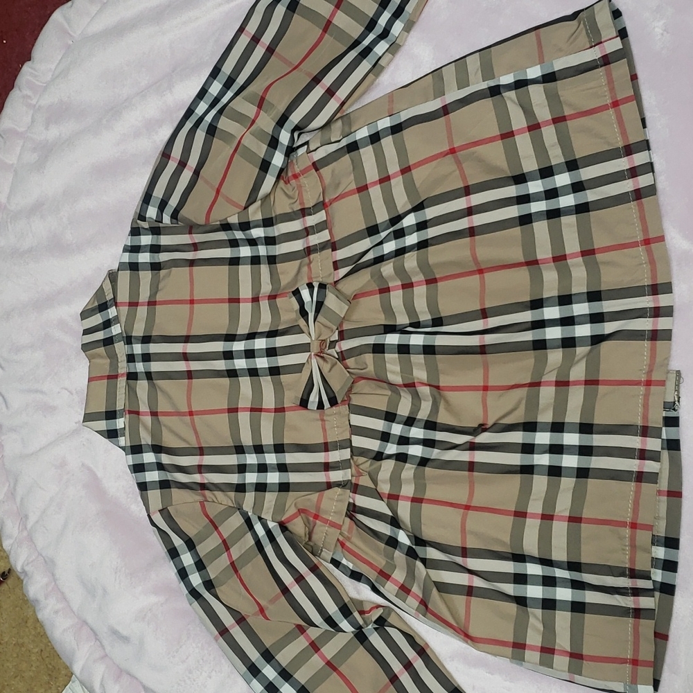 Beautiful jacket with similar burberry pattern - Picture 3 of 9